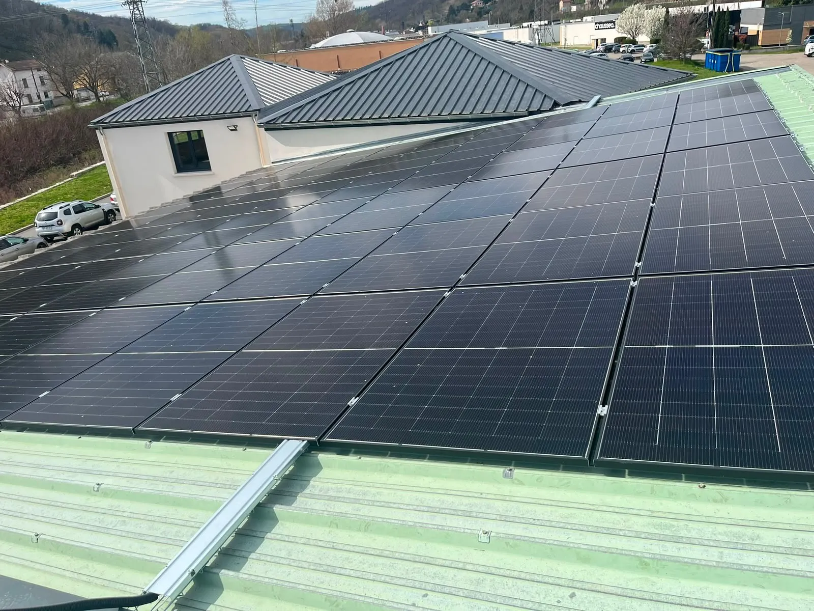 Centrale photovoltaïque sur bac acier — réalisation Solyance