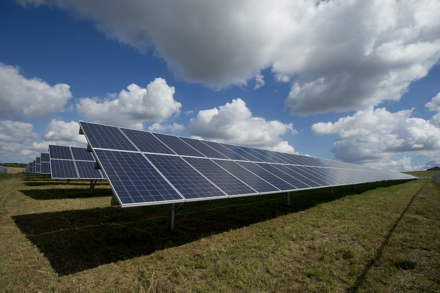 Installation solaire sur toiture moderne